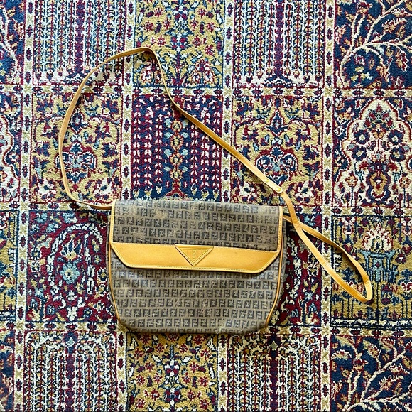 🌈 Amazing Vintage Fendi crossbody bag - Picture 2 of 16